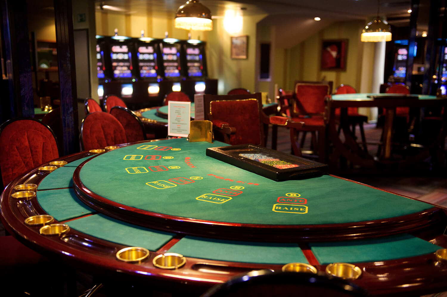 an-empty-blackjack-table-in-a-casino-2021-08-31-00-37-02-utc (1)